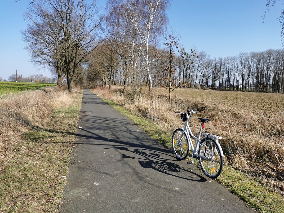 bilderbein's tweet photo. Mal wieder etwas vom Fahrradfahren: Nachdem mein altes Fahrrad nach über 30 Jahren im vergangenen August im Rahmen durchgerostet ist, fahre ich nun seit einigen Monaten ein Citybike von dem Versandhändler #Stadtler. Es hat in der Hinterradnabe eine 2-Gang-Automatik von #SRAM. 1/4 https://t.co/WCsMJRb4zA