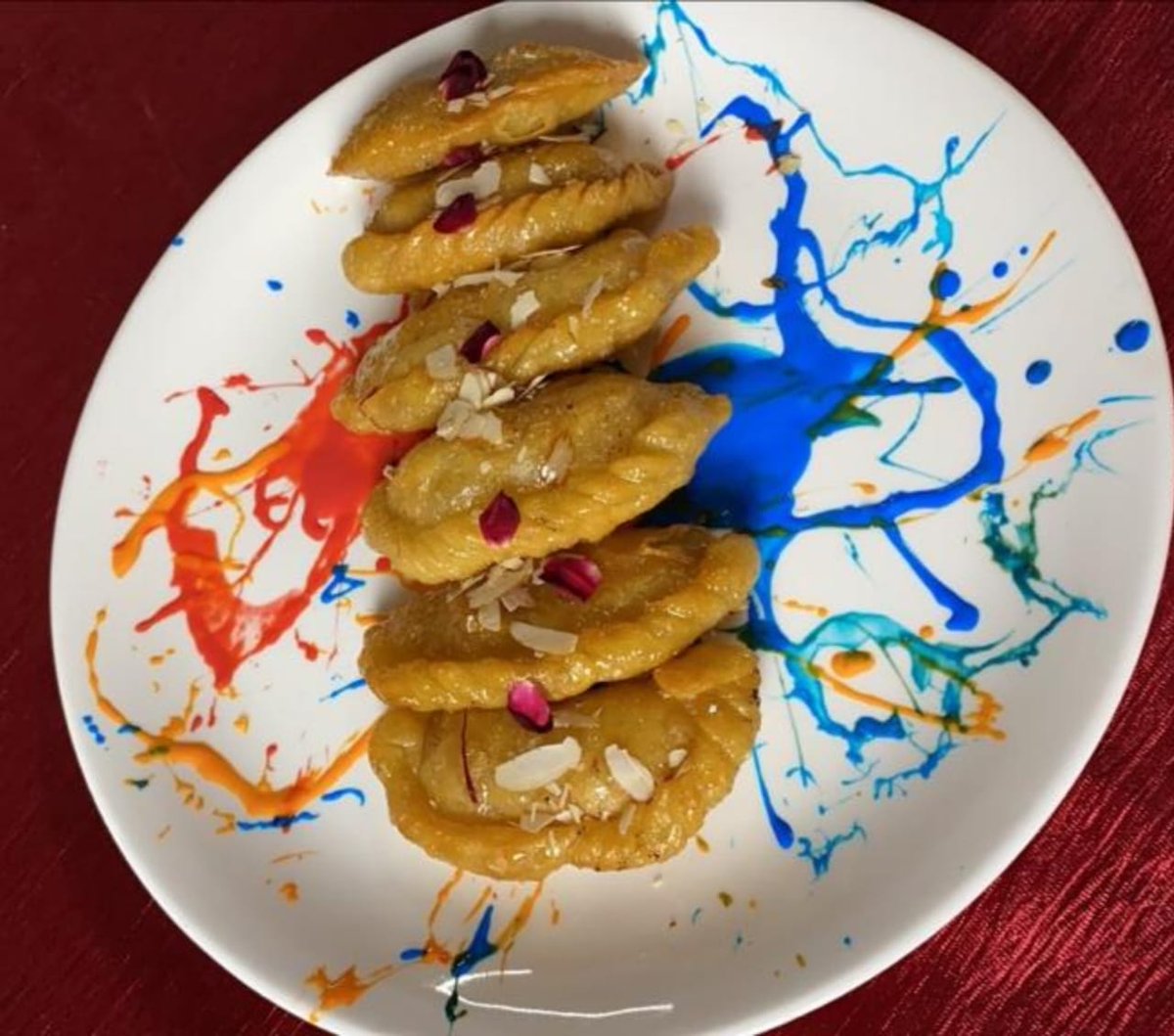 MasterChefIrfan's tweet photo. HAPPY HOLI TO ALL  😊🎨.
Shahi Tukda and Gujiya 😋.
#HappyHoli #HappyHoli2022 #sweet #Food #masterchefirfankhan 
@ranveerbrar @VickyRatnani @TheVineetBhatia @SanjeevKapoor  @FoodFood https://t.co/XECNtVnlzx