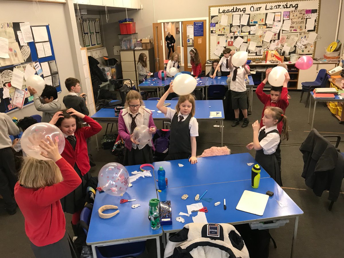 stcadocsprimary's tweet image. P4/5 learning about chemical reactions and static electricity yesterday. Science is fun! #ERCSTEM