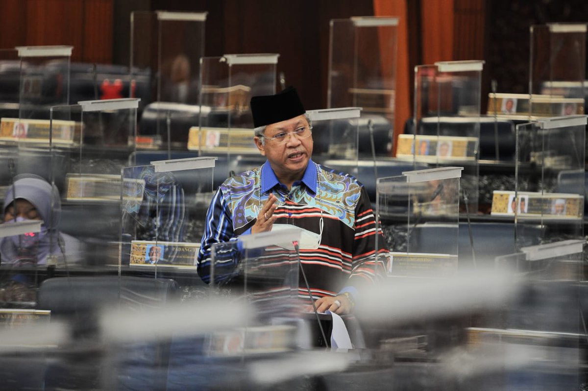 Saya umumkan hari ini di Parlimen bahawa permohonan Pakej Peranti Siswa #KeluargaMalaysia akan dibuka April ini dan ia bakal memanfaatkan 400,000 anak muda di IPTA, IPTS, politeknik dan kolej komuniti terutamanya golongan B40.