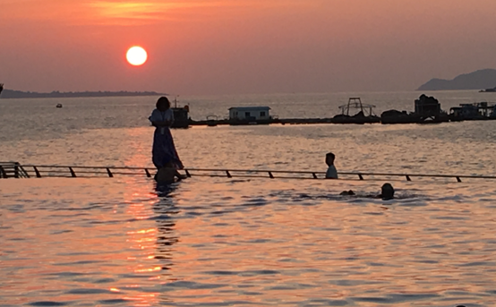 While I can dance today, I dance deeply with Ru Xun;
Until the sunset is a dream come true, keep the evening Xuxiangfen.