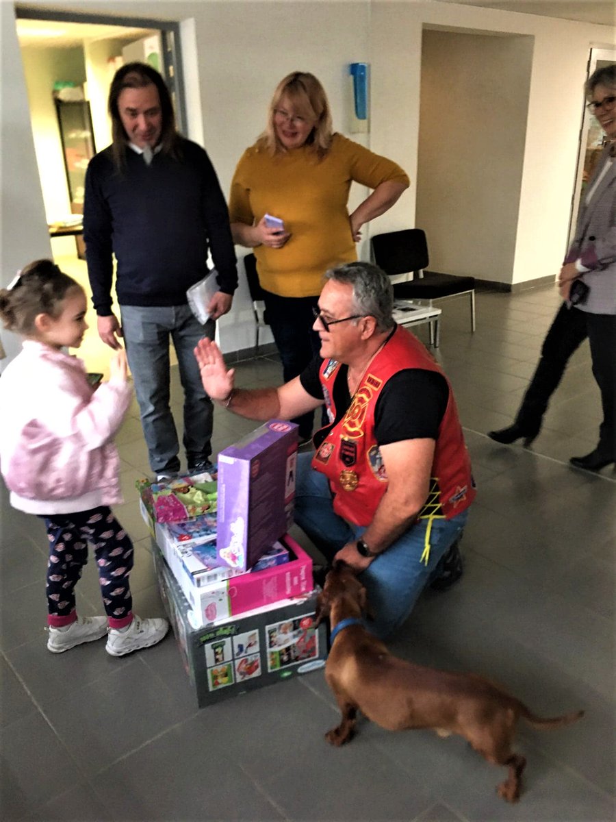 RKFIV's tweet photo. Nous allons l'appeler "Mini Miss Ukraine"
Elle est arrivée du haut de ses cinq ans avec avec sa maman sur notre village ce jour.
Avec pour seul bagage de mauvais souvenirs.
Nous lui avons redonné le sourire avec quelques jouets.
Magique les enfants. 🤩😘 https://t.co/YhyO7I98HZ