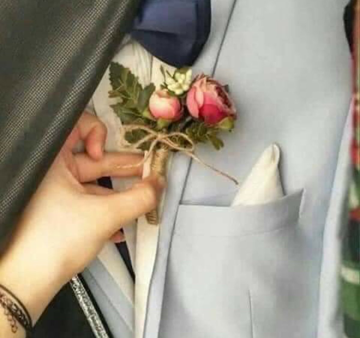 #Mete💜💜

Yüreğimi açmak **dedim 
Bir tebessümle bak herşeye** dedi
Tebessüm** dedim
_ Her kapının anahtarı** dedi 
    Kapı** dedim 
Girmeden bilemezsin** dedi 

    Şems-i Tebrizi ❤️

Günaydın hayırlı kandiller 🌹🌹🌹