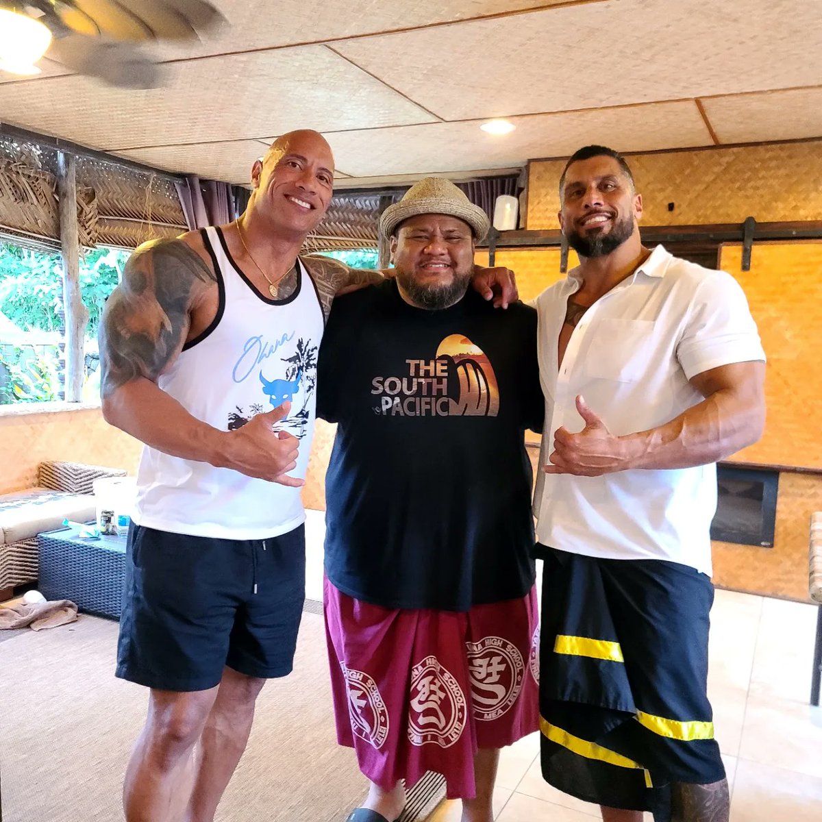 johnakapomusic's tweet photo. Uso's for life 👀👀🤣🤣 https://t.co/TipL0A83uu