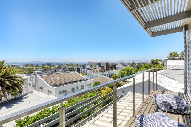 FOR SALE: 4-BEDROOM HOUSE IN GREEN POINT
Dual mandate. Asking price R10,950,000
Contact Karen Kaempf 082 331 4261 to arrange a meeting.
kfproperty.co.za/results/reside…