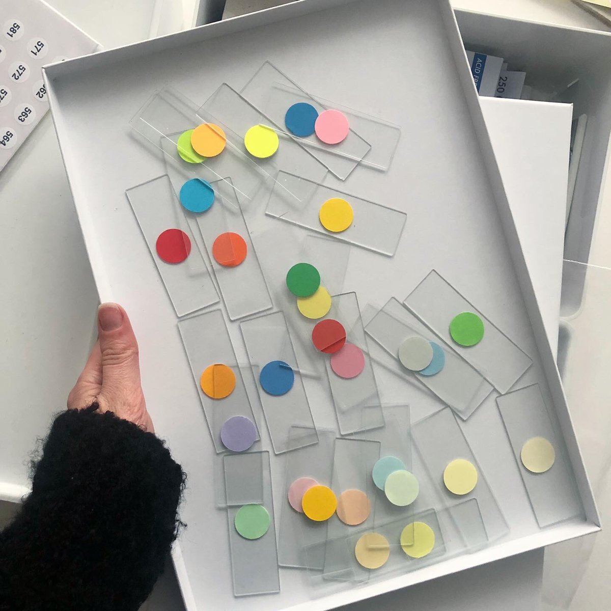 lauraboast's tweet photo. Neon-ing things up in my #PaperLab library of eco papers 💌✌🏻
#paperlover #loverofpaper #tiles https://t.co/c0zrIhEz6m