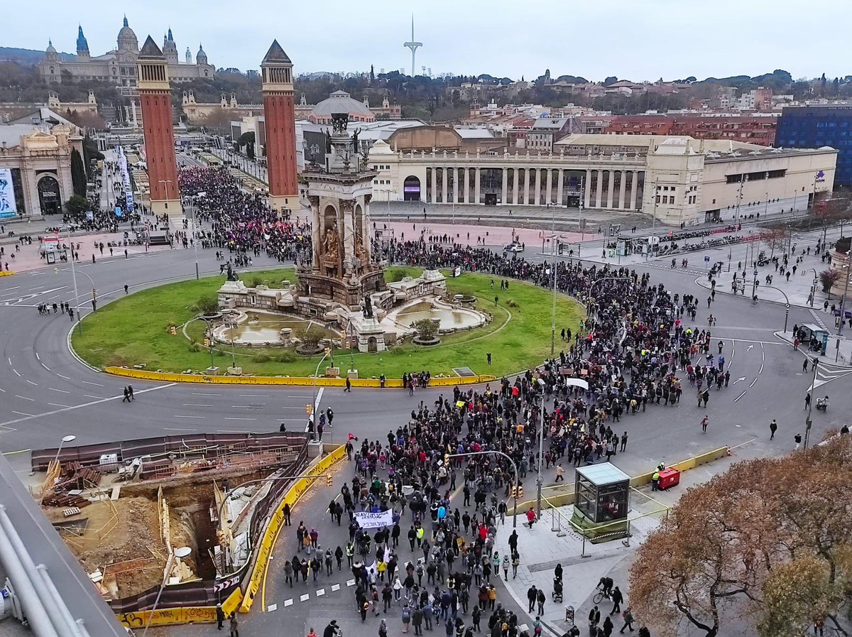 USTECSTEs's tweet photo. Bon dia @omnium, avui tercer dia de #vagaeducació. Seguim en aquesta lluita compartida per una educació pública, catalana, democràtica, feminista i de qualitat. No hi ha cap estructura de país més necessària que l'educació gratuïta i de qualitat. Seguim! https://t.co/cD9WyUhI0E