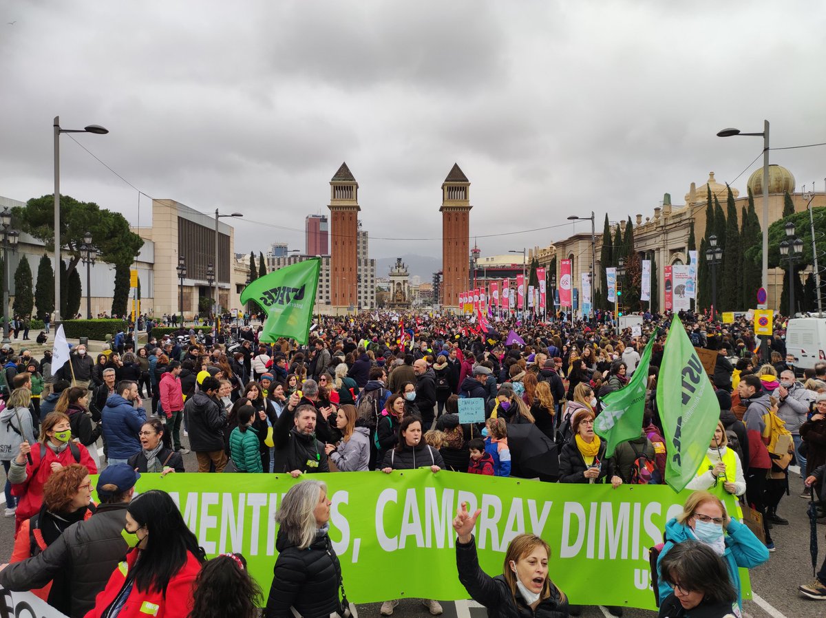USTECSTEs's tweet photo. Bon dia @omnium, avui tercer dia de #vagaeducació. Seguim en aquesta lluita compartida per una educació pública, catalana, democràtica, feminista i de qualitat. No hi ha cap estructura de país més necessària que l'educació gratuïta i de qualitat. Seguim! https://t.co/cD9WyUhI0E