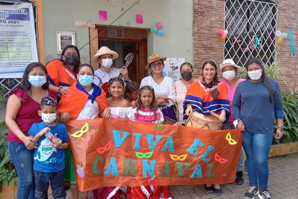 Comparte_NGO's tweet photo. 😃😃La escuela Mahatma Gandhi (Fundación Paulo Freire) con la que colaboramos en Ecuador, acabó el año lectivo a finales de febrero con una gran celebración del carnaval ¡Después de vacaciones, volverán con las pilas bien cargadas! https://t.co/fLmT6C1VSV
