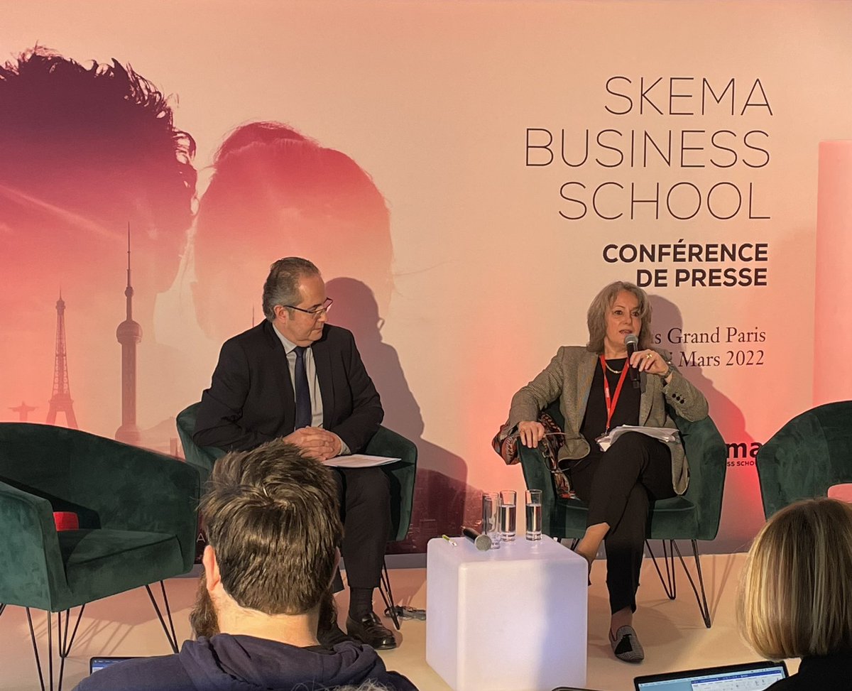SKEMA_BS's tweet photo. [POINT PRESSE] Alice Guilhon, Directrice Générale #SKEMA, lance la conférence de presse sur le bilan mi-parcours du plan stratégique #SKEMAsky25, positionnant SKEMA comme institution globale de l’enseignement supérieur.
#WeAreSKEMA #SKEMAgrandparis https://t.co/gxLfPcbEz5