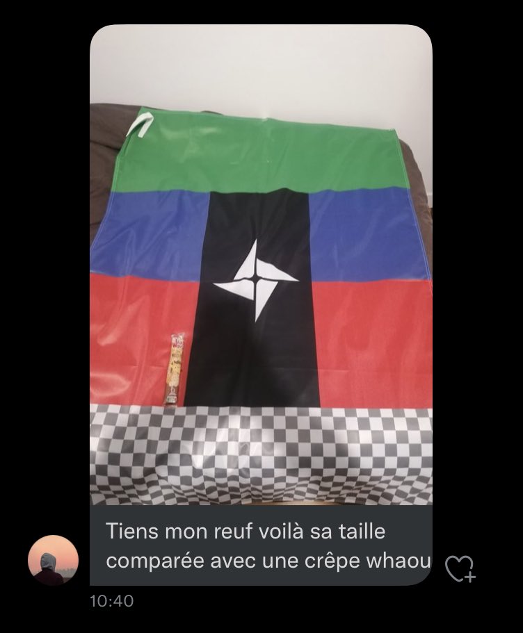 EncoreDuRap's tweet photo. J’ai demandé à un reuf quelle taille faisait le drapeau “Civilisation” vendu lors de la tournée d’Orelsan, et il a rien trouvé de mieux que de comparer ça avec une crêpe 

Bah sachez que le drapeau fait environ 6 crêpes wahou https://t.co/pPpJx2q706