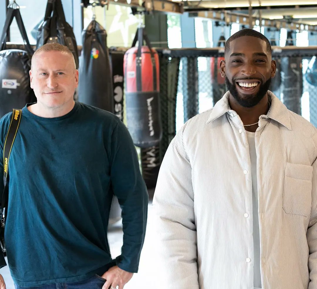 On set, filming for BBC1s 'Extraordinary Portraits' with Tinie Tempah. Even with a regular painting, there's so much planning and designing, before I put brush to canvas. 
#extraordinaryportaits #bbc1 #dalegrimshaw #art #tinie #patrickhutchinson #chatterboxmedia