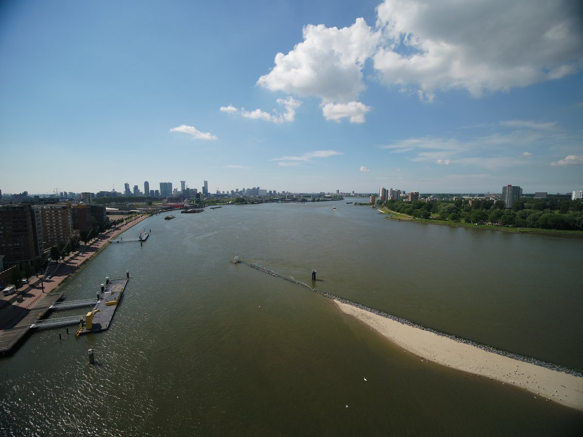 Woon of werk je in #RotterdamZuid? Tussen Kralingen/De Esch en Feijenoord/IJsselmonde komt een nieuwe #oeververbinding. Wil je meer weten over deze plannen? Kom dan naar één van onze #inloopspreekuren in de wijk 💬
Meer info ➡️bit.ly/3CM73o5