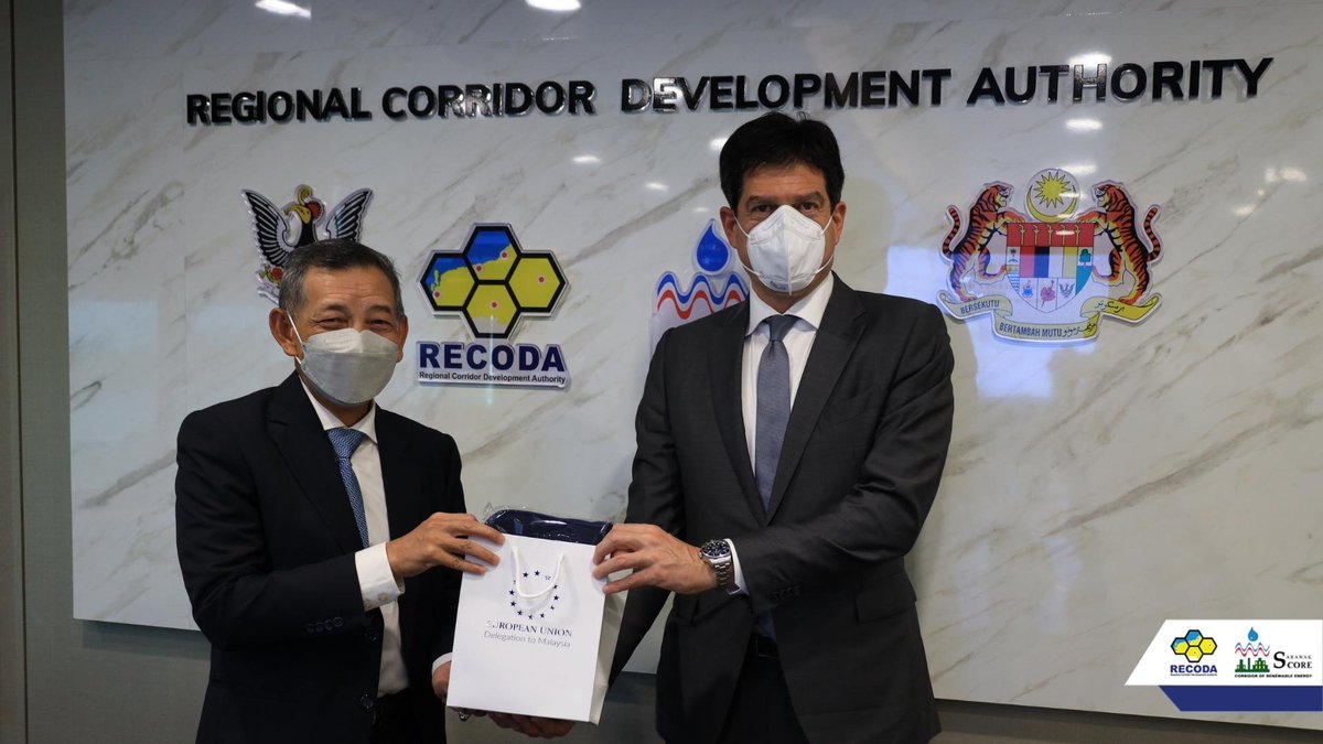 recodasarawak's tweet photo. Our CEO Datu Ismawi Ismuni exchanges ideas with His Excellency Michalis Rokas, the Ambassador and Head of the European Union (EU) Delegation to Malaysia on capacity building and potential investment partnerships between EU and Sarawak.
#RECODA #SCORE #investSCORE @EUinMalaysia https://t.co/ND9CTNX5OQ