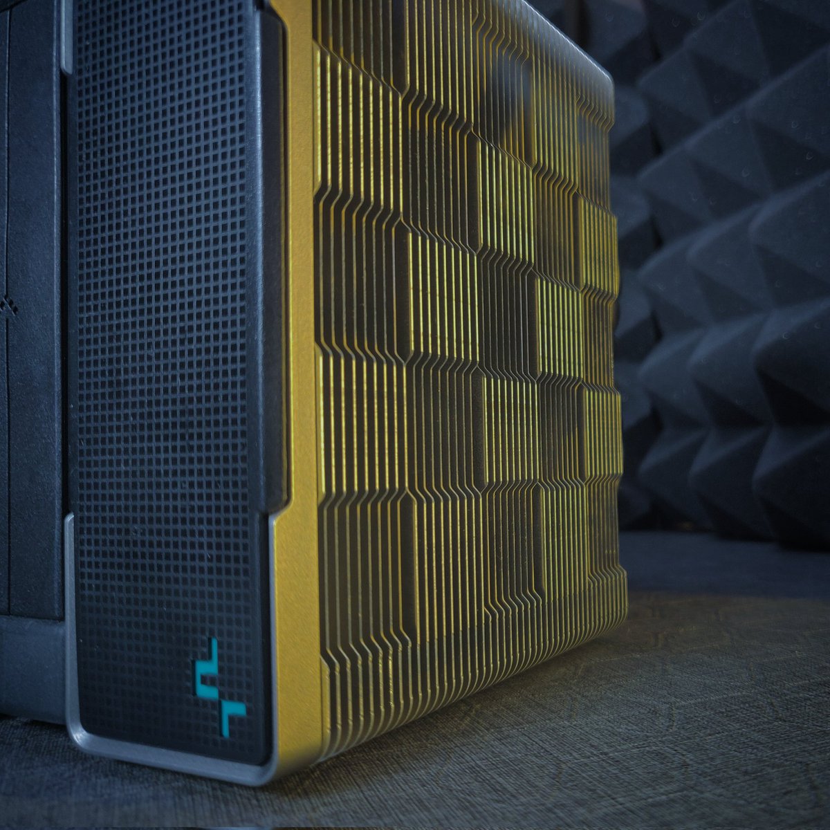 PCSpecies's tweet photo. The @Deepcoolglobal #AK620 is quite awesome but how does it fare against competition? Stay tuned!

#deepcool #deepcoolindia #aircooler #gamingrig #pcgaming #gamingcomputer #gamingpcbuild #pcgamer #pcbuild #pcmr #pcbuilds #pchardware #pcbuilding #pcbuilder #custompcbuild #builds https://t.co/GchHJjSp6T