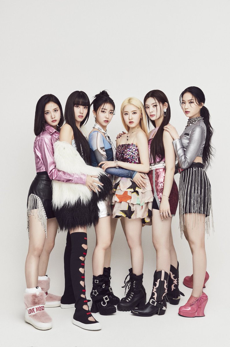 kpopsaishin's tweet photo. STAYC The 2nd ミニアルバム [https://t.co/Z54jE00E0X] Official MD ステイシー 公式グッズ

🌟Qoo10で予約開始しました！

詳細、購入はこちらから
➡️https://t.co/RwZw3dIKy7

#Qoo10 #STAYC #WITHDRAMA https://t.co/RocrjIvhbn
