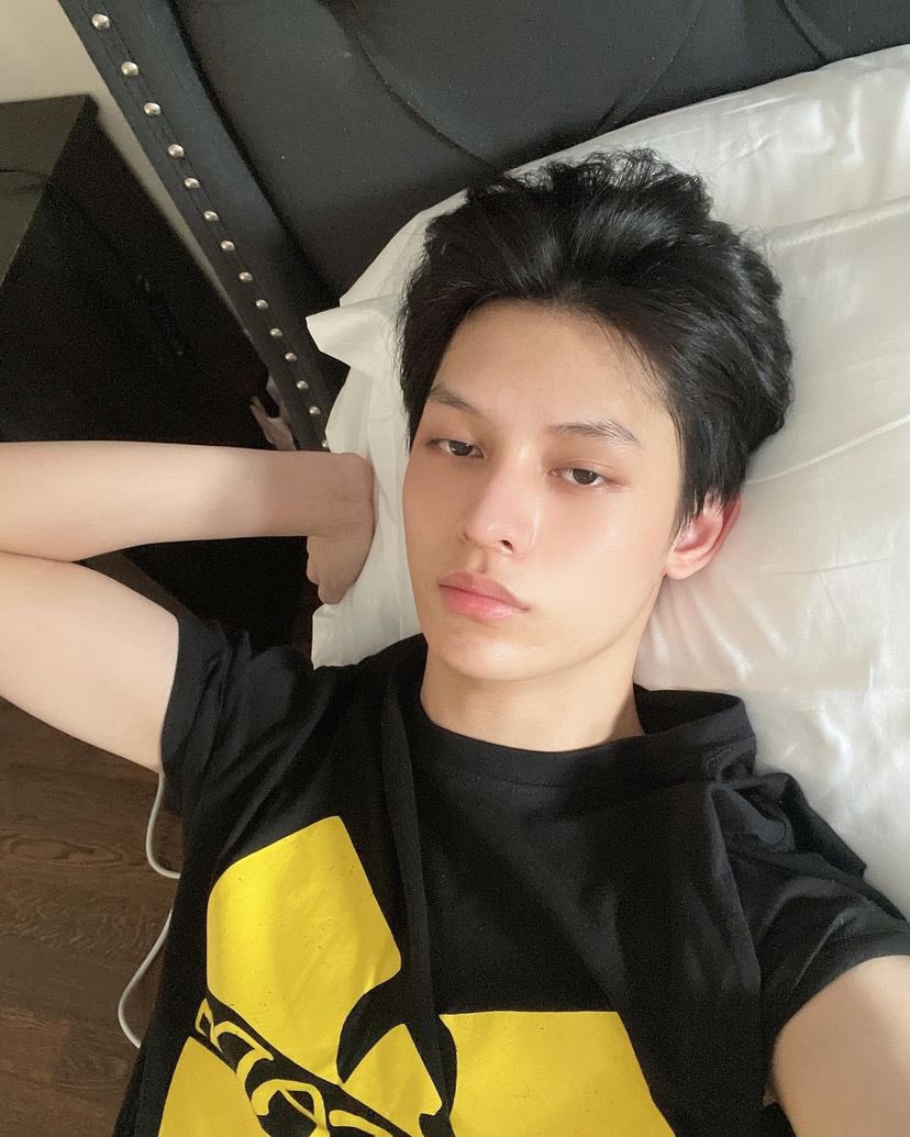 JamesWooJay's tweet photo. #TraineeA
#HeyTraineeA 
#How_Was_Your_Day
#Answer_Me #How_Was_Your_LA_Trip 
#JAMES #TraineeA_JAMES
#제임스 #趙雨凡 #트레이니에이 

Drop your Skincare routine, pls? 😂 https://t.co/Yk5kUcSYmt
