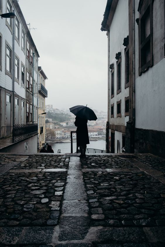 GM! Started journaling every morning and as a part of this process I try to set a positive affirmation for the day. 
Today's one is :
I'm forever forward - no hurry, no pause!

#porto #Portugal #rainphotography #streetphotography