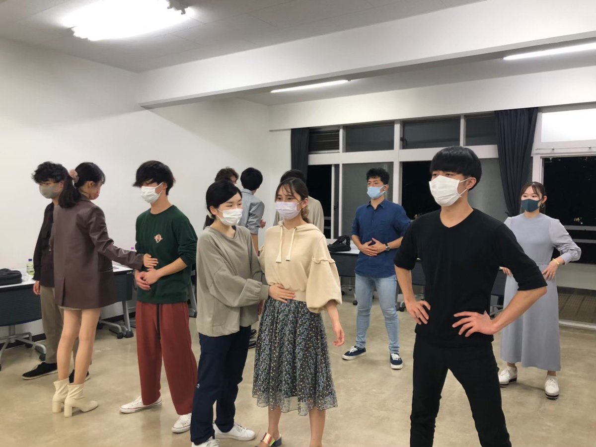 messdrama's tweet photo. 【ドラマセクションって何？②】

公演にはキャストとスタッフが存在します！今回はキャストの紹介です🎩

初心者・歌や英語が苦手な人も、先輩の指導や切磋琢磨する環境で立派なキャストになります！

私たちと一緒に舞台で輝いてみませんか✨

ESS全体新歓垢はこちら⇢@mess_ess_2022 
 #春から明治 https://t.co/ju06aWPREk