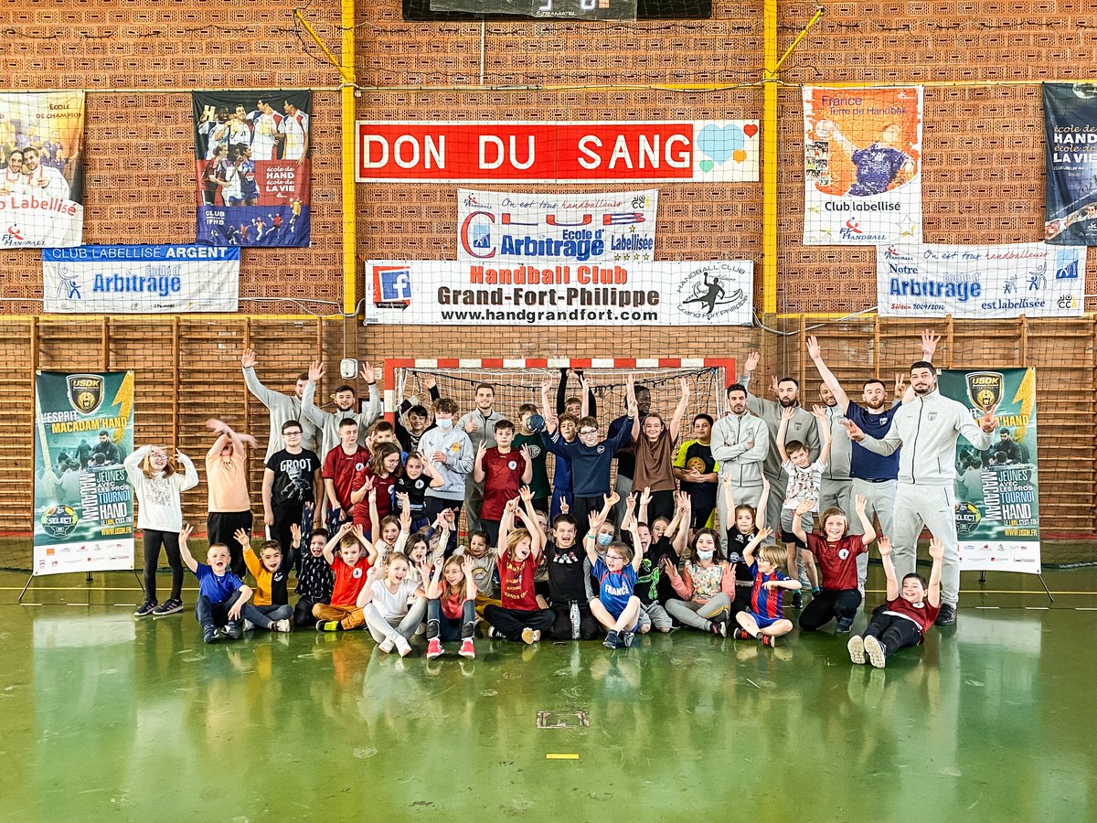USDKDunkerque's tweet photo. Retour sur les 2 derniers Macadam'Hand, à Grand-Fort-Philippe et Gravelines ! 💙🖤
Une opération qui consiste à mener dans les quartiers un projet à caractère éducatif qui s’appuie sur la pratique d’un Handball adapté aux plus jeunes : le Minihand. 💪
#LEspritdeDunkerque🦁 https://t.co/rJu4cwzKV9