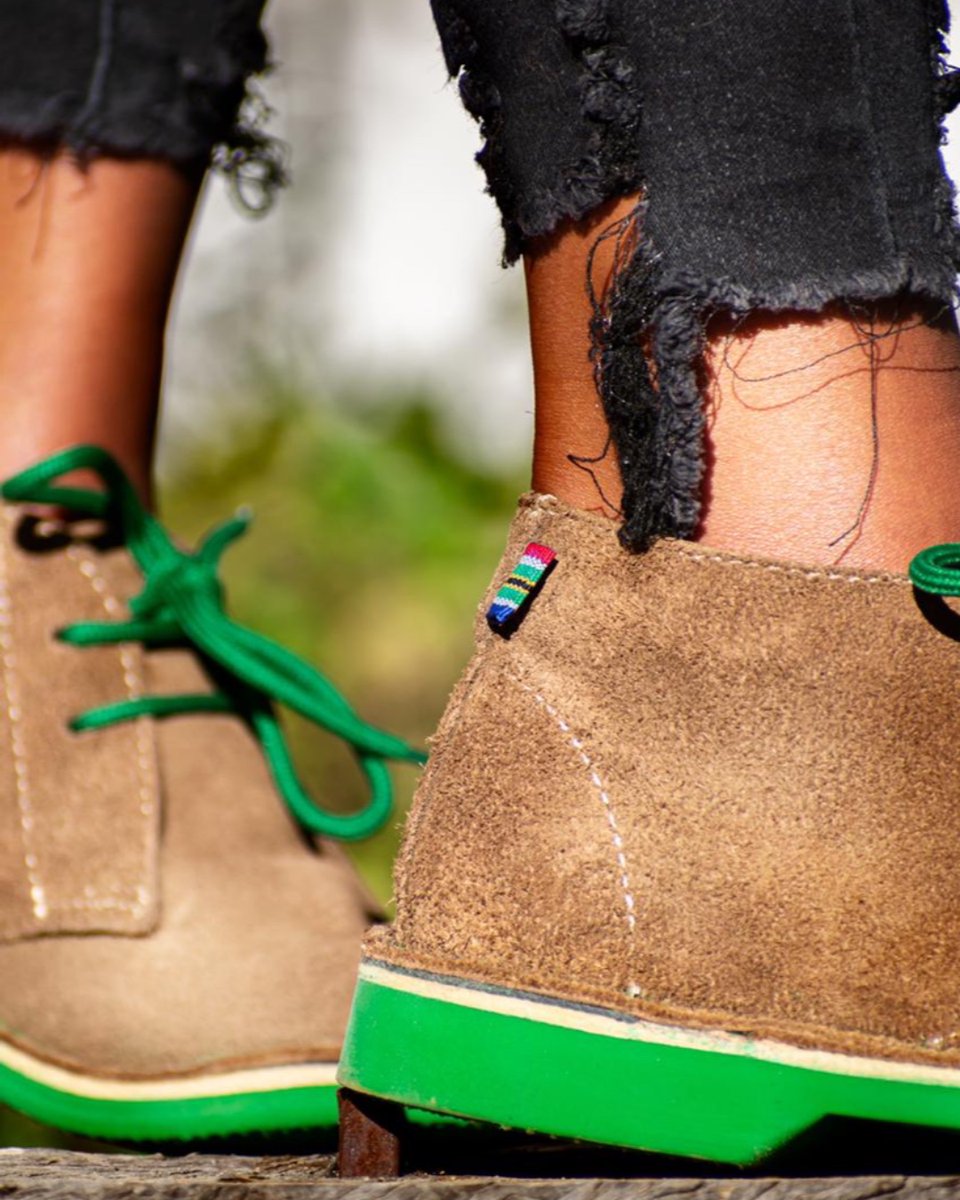 VeldskoenI's tweet photo. Happy St. Patricks Day to all!
Don't be green with envy, rather be green with pride!
#vellies #veldskoen #desertboot #chukka #chelseaboot #howiwearmine #colouryoursoul
https://t.co/ikZbFvzuU8 https://t.co/OEqErOLiAi