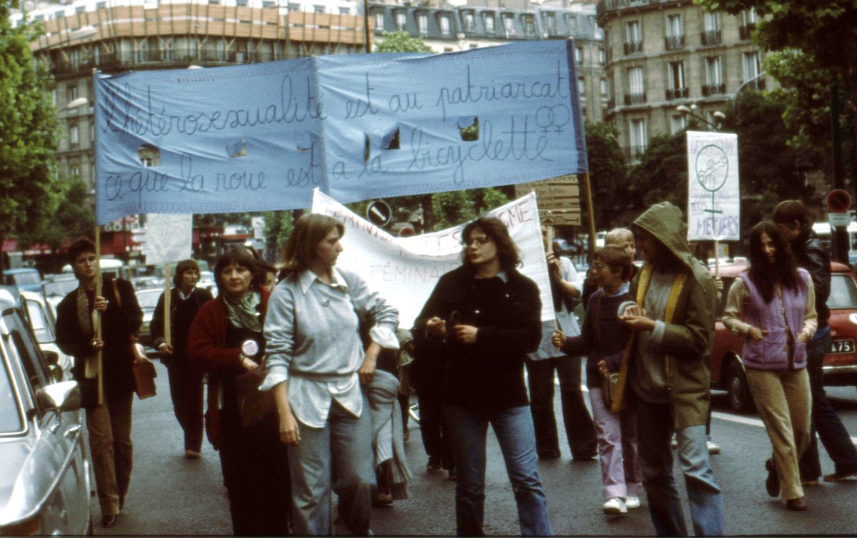 Metropolitiques's tweet photo. Terrains | Quand les lesbiennes étaient « séparatistes ». Non-mixité lesbienne et résistances féministes (1970-1980) – par Ilana Eloit : https://t.co/IwpXJB2ItI

#NonMixite #genre #feminisme #homosexualite https://t.co/Qj7xpf4Vv1