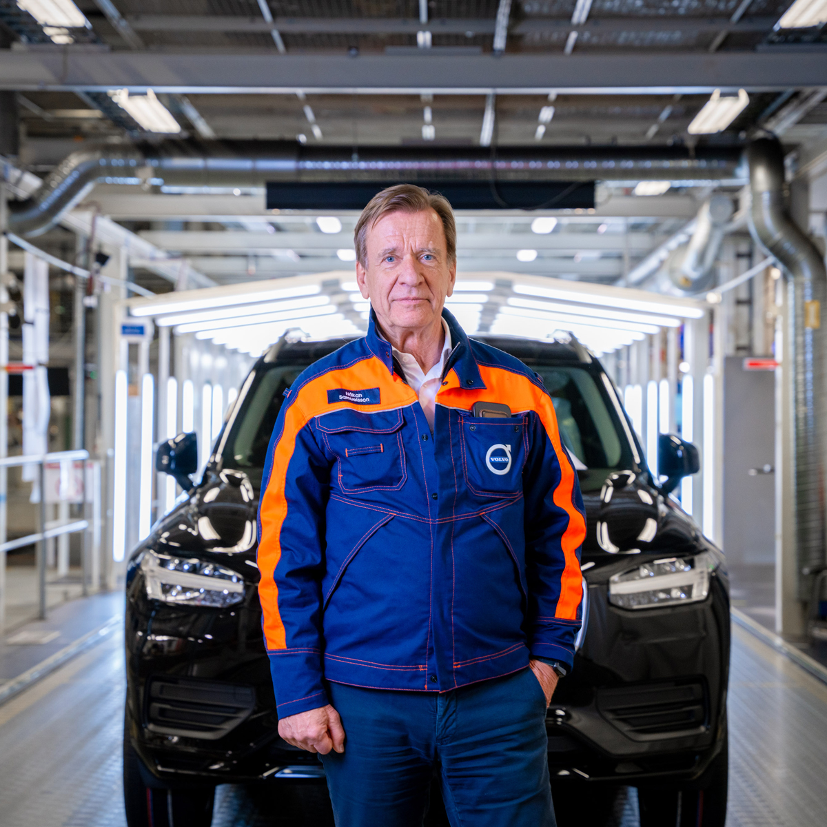 I dag takker vi av vår toppsjef gjennom ti år. Håkan Samuelsson har vært vår klippe, ledestjerne og visjonær. Under hans ledelse har Volvo Cars blitt mer suksessrike enn noen gang. På vegne av alle Volvo Cars ansatte: Tusen takk, Håkan!