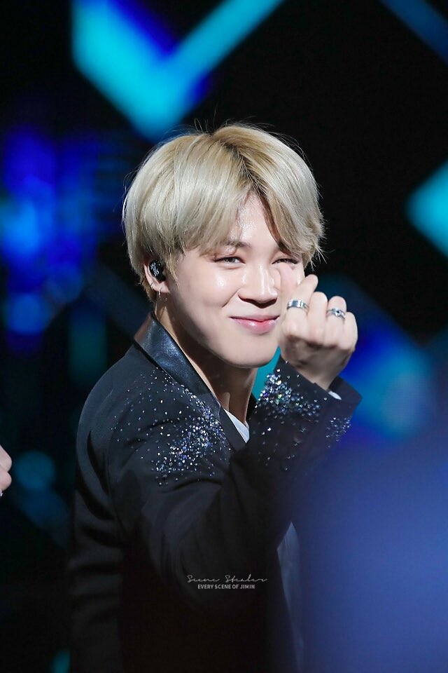 nejimaki15's tweet photo. とにかくKCONが好き🌍メキシコの #jimin #KCON #KCON2022Premiere #kcon2017 髪型ぁぁぁ😭💛 https://t.co/Zk0m0Go7UH