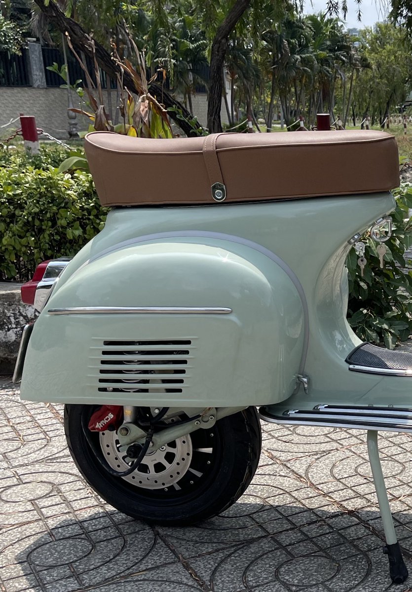 SSCvietnam's tweet photo. VTronic - Our latest classic Vespa 72v3000w EConversion hits the road today and heading shortly to the Uk #VTronic #EV #GoElectric #Vespa #Vintage #ElectricPassion #GoGreen https://t.co/AbTE5dQMzJ