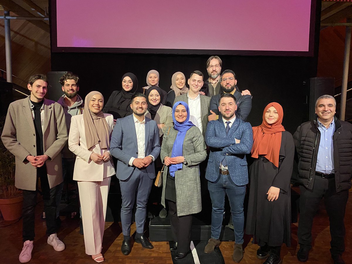 Vier zetels voor DENK in Schiedam🎉🎉

Daarmee blijft DENK de tweede grootste partij van de stad. En daar hebben wij met dit team natuurlijk hard voor gewerkt💪🏻

Dank voor jouw steun. Wil jij meehelpen om DENK sterker te maken in schiedam? Word lid: bewegingdenk.nl/wordlid/