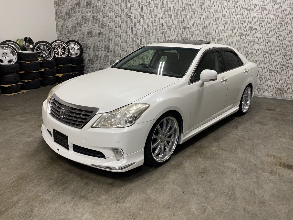 st_craft9999's tweet photo. 新✨在庫車✨
200系クラウン!
ロイヤル系後期2.5Lのサンルーフ付きはなかなか珍しい😆
おまけにモデリスタとワークの20インチ付き✨
気になる方はグーネット「エスティークラフト」で検索!!
#エスティークラフト
#STクラフト
#ST_craft
#中古車販売
#車屋
#車販売 https://t.co/2aTmejl6Ic
