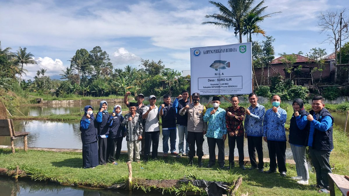 RendyAmri's tweet photo. Kamis (17/03/2022) Seluruh Penyuluh Perikanan Kab.Kepahiang menghadiri acara peresmian Kampung Perikanan Budidaya Ikan Nila di Desa Suro Ilir, Kec. Ujan Mas, Kepahiang.
@kkpgoid
@RISET_PALEMBANG
@puslatluhkp
@BudidayaKKP #GiatSatminkalBRPPUPPPalembang https://t.co/3bigL1PCDI