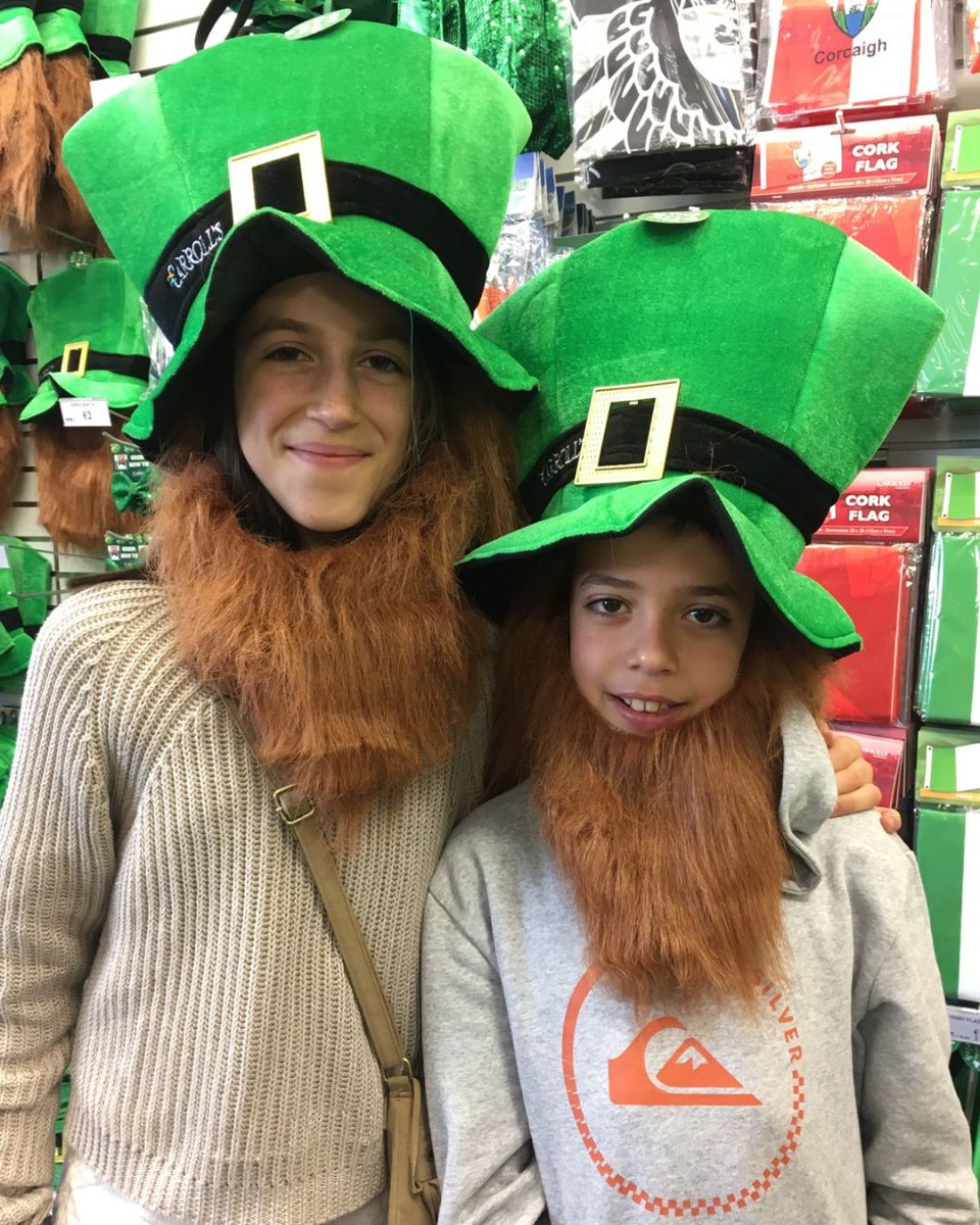 valearning's tweet photo. Happy St. Patrick's Day!!!
Nos encanta esta foto, se ha convertido en nuestra felicitación preferida del día de San Patricio. 
https://t.co/2YWA9rfjoi
#IrlandaInglés https://t.co/hDwRoFh9tw