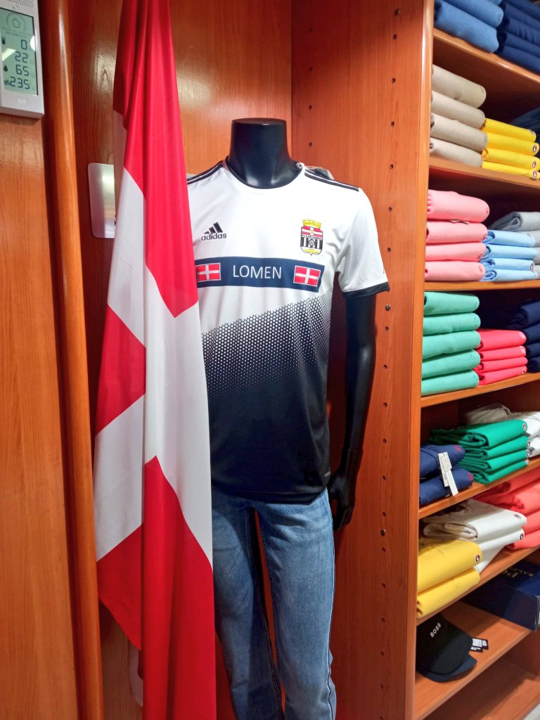 PATROCINIO 📝 | Lomen se convierte en patrocinador oficial de nuestro Trofeo FPFCCT 🏆

La empresa nos ha regalado camisetas para que a través de cada peña sean sorteadas entre sus peñistas. 👏🏻👏🏻

Agradecemos el apoyo y confianza, juntos somos más fuertes. 🇩🇰💪🏻