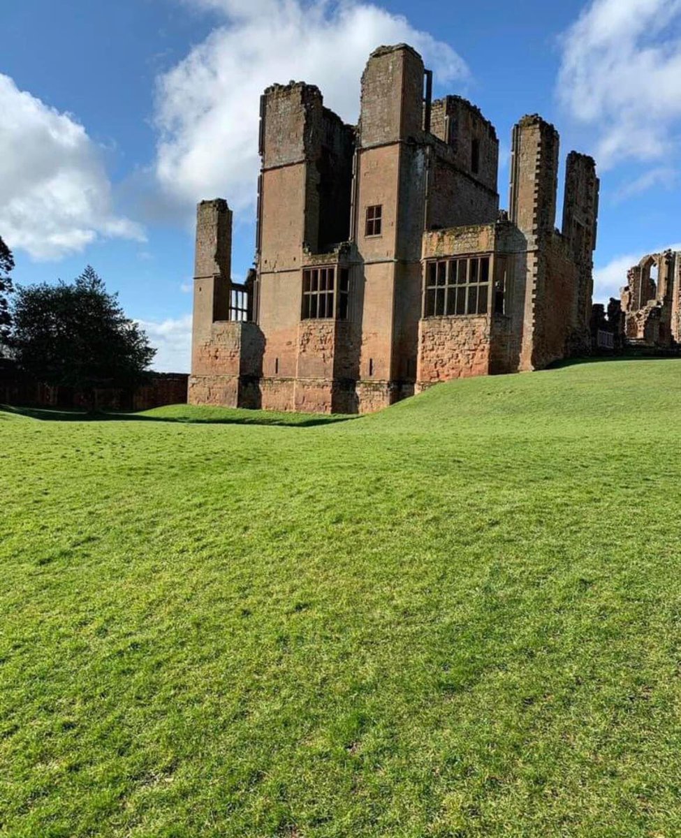 HenleyPrimary's tweet photo. This time last week Year 2 and 1 were at Kenilworth Castle 
They behaved amazingly!
We climbed at least a 100 steps up and down a very tall tower, we jousted, we danced, we rolled and we found out a lot about Elizabethan life and castles. Well done everyone 👏👏 https://t.co/jKUZKWJtgk