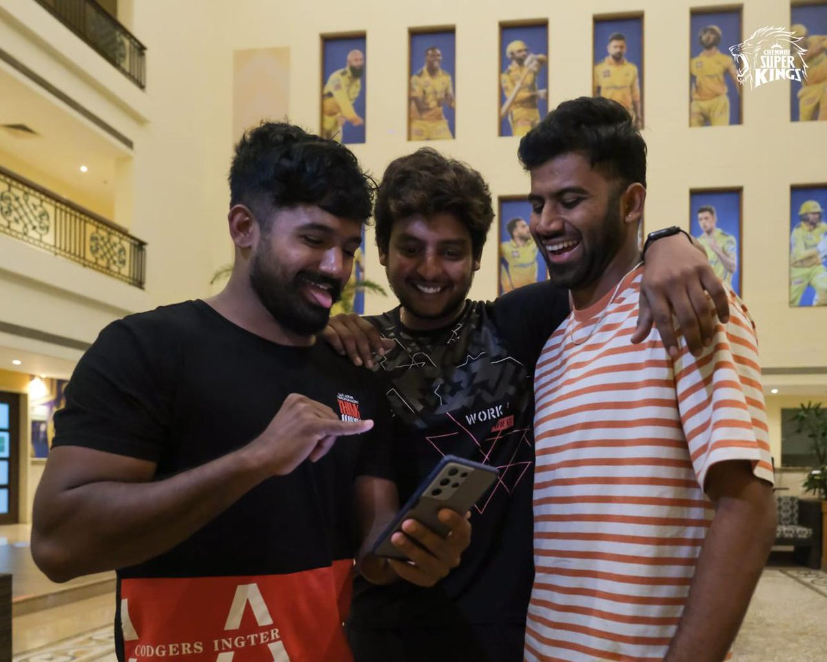 ChennaiIPL's tweet photo. Meme watching with the gang! 🤣

#WhistlePodu #Yellove 🦁💛 https://t.co/Y3PpO7qlnR