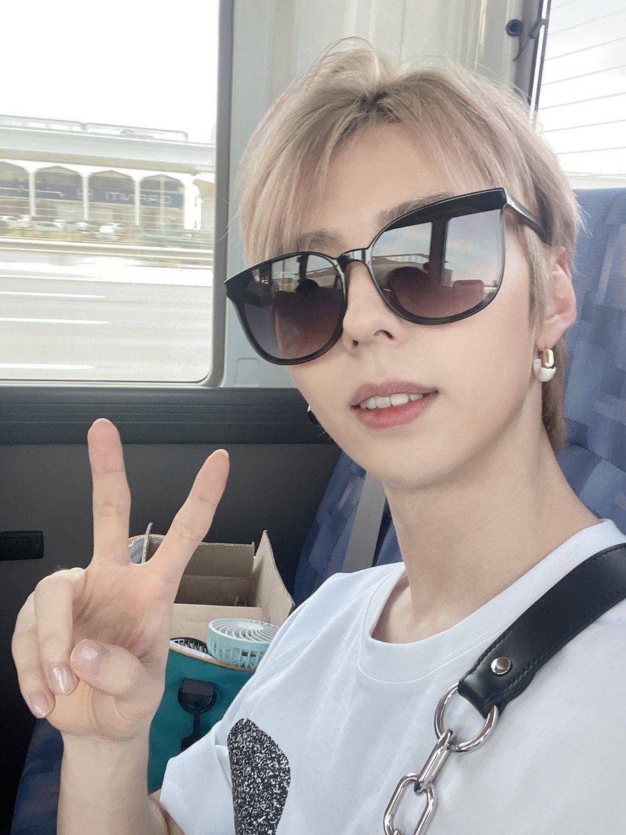 megamax_twt's tweet photo. [ #아이덴 ]

맥시멈도 나 보고싶겠지?
나는 맥시멈 보고 싶으니까

#메가맥스 #MEGAMAX #MGX https://t.co/QiiPWFcvFU