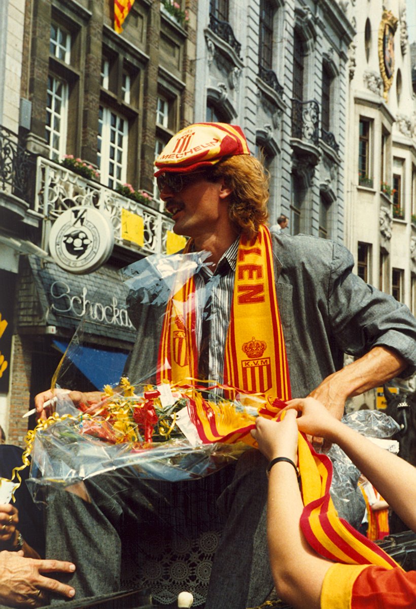 derossemagier's tweet photo. "Piet den Boer heet hij" (R. De Saedeleer, 11 mei 1988)

De man die nog altijd Piet den Boer heet wordt vandaag 64 🥳

Bedankt voor die Europacup man! ❤️💛 https://t.co/bo8NjvjfpQ