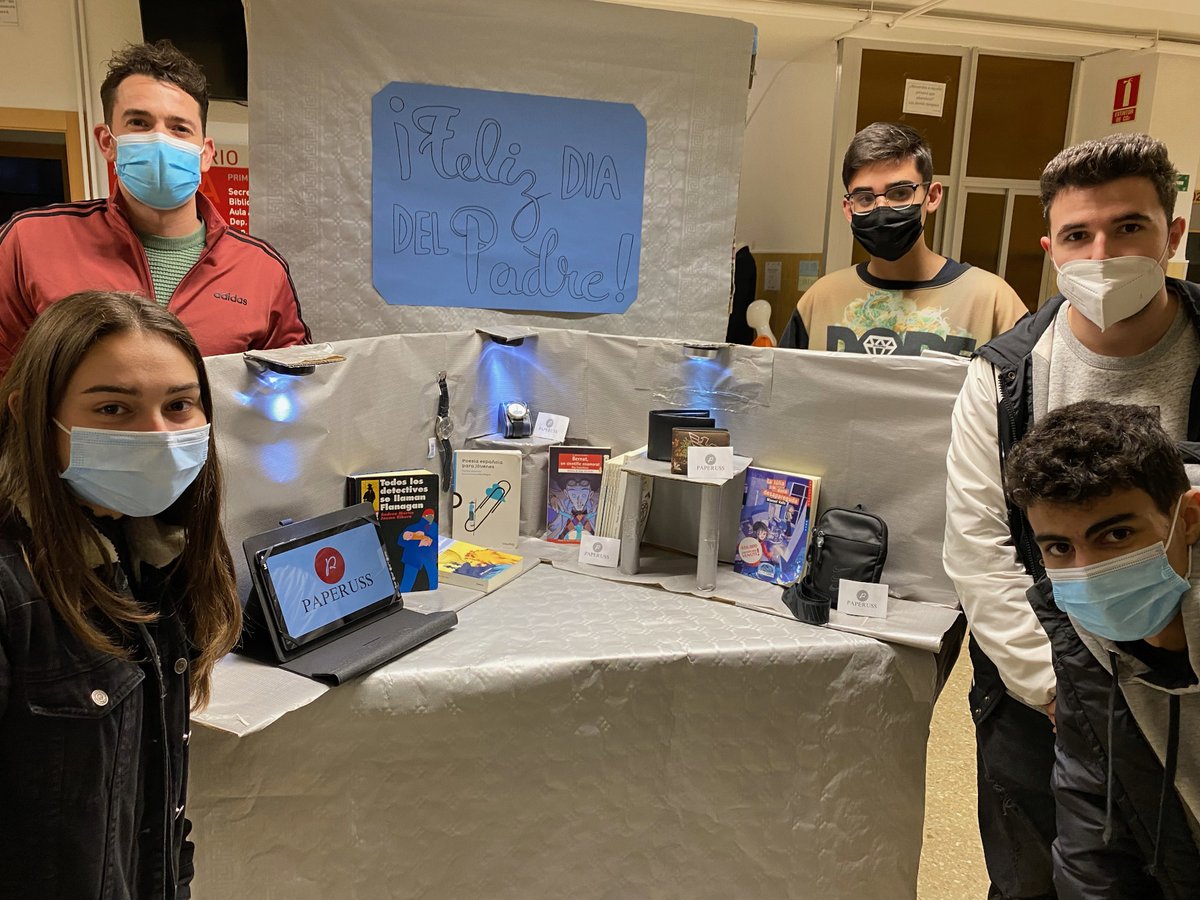 El passat 9 de març vam celebrar el I Concurs d'Aparadorisme a càrrec del cicle de grau mitjà d'Activitats Comercials <a href="/fpalzira/">CIPFP Luís Suñer Sanchis</a>
L'alumnat havia de preparar un aparador per al Dia del Pare. 
En les imatges es poden veure els resultats dels aparadors.