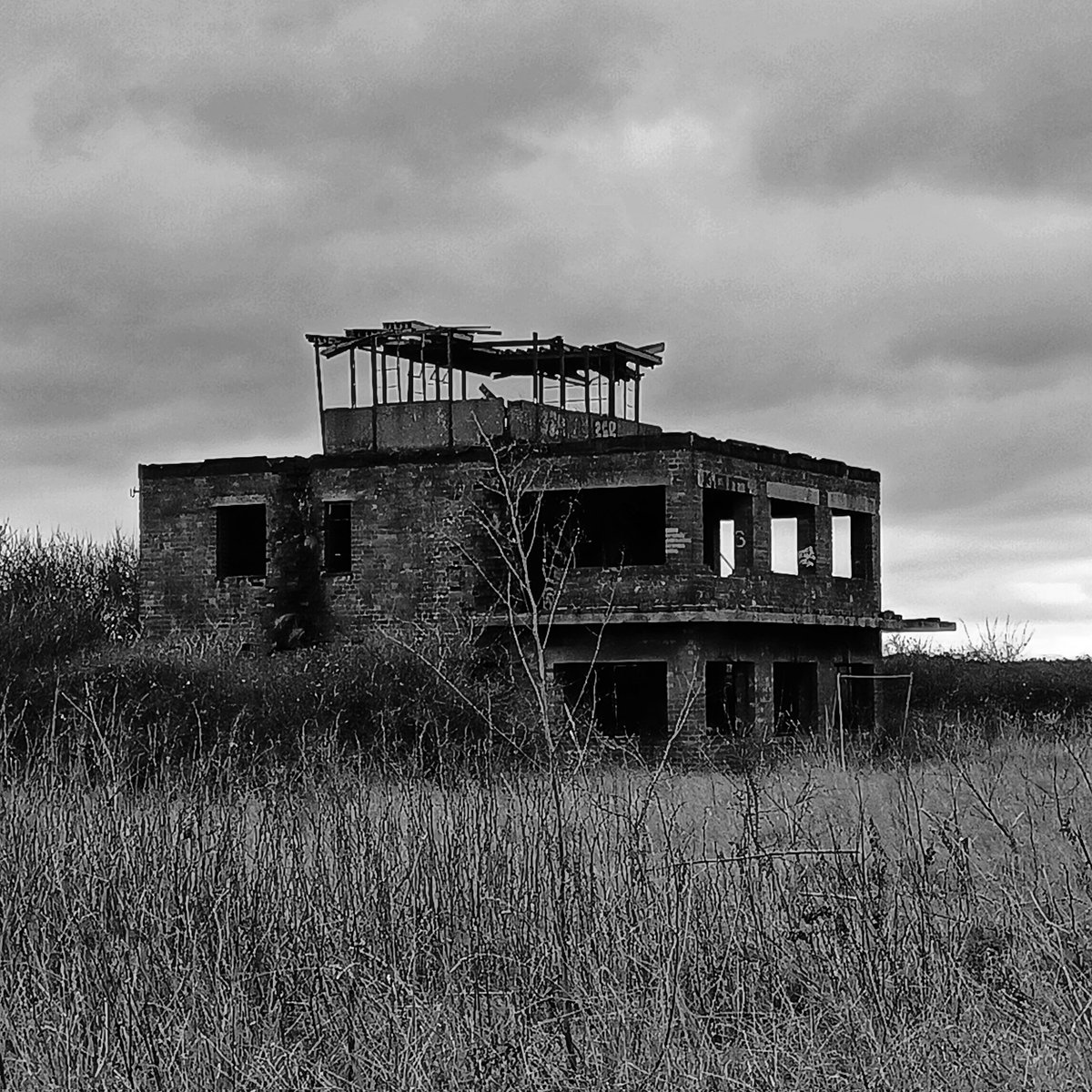 AnotherAngle7's tweet photo. Falling into ruin was a bit like falling in love: Both descents stripped you bare and left you as you were at your core. And both endings are equally painful.
J.R. Ward,
@ThePhotoHour #urbex #ruins #raf #UK #angerlamd #brexithell #photography #exploration #nikon https://t.co/7He9ZO5kKl