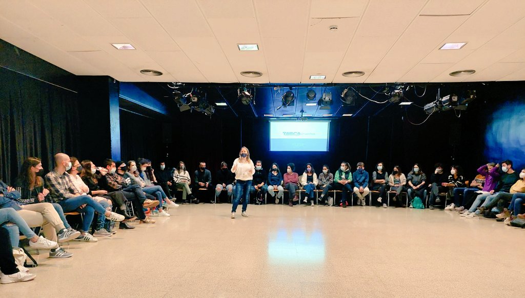TascaProjectes's tweet photo. Quina il·lusió tornar a fer la Trobada Anual de Tasca i abraçar els equips! El @ccbesosmaresme ens acull i compartim jornada amb el @PIJSantMarti @parcsandaru @espailaclau @labascula038 #gentgran @mas_fonollar @rellotgexxi #12a16 #Quimica #ccsantjordiriberabaixa #ccpalmira #rubi https://t.co/EvvZvCYggw