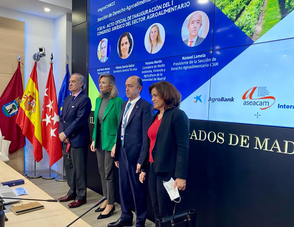Mlamela3's tweet photo. Como presidente de la sección de #derechoagroalimentario @icam_es agradezco al decano @JM_AlonsoPuig  su apoyo a #AgroICAM22 cita referente para #sectoragroalimentario así como a la Consejera @ComunidadMadrid y a la Secretaria Gral del @mapagob por acompañarnos en acto inaugural https://t.co/2LOoW8p3k2