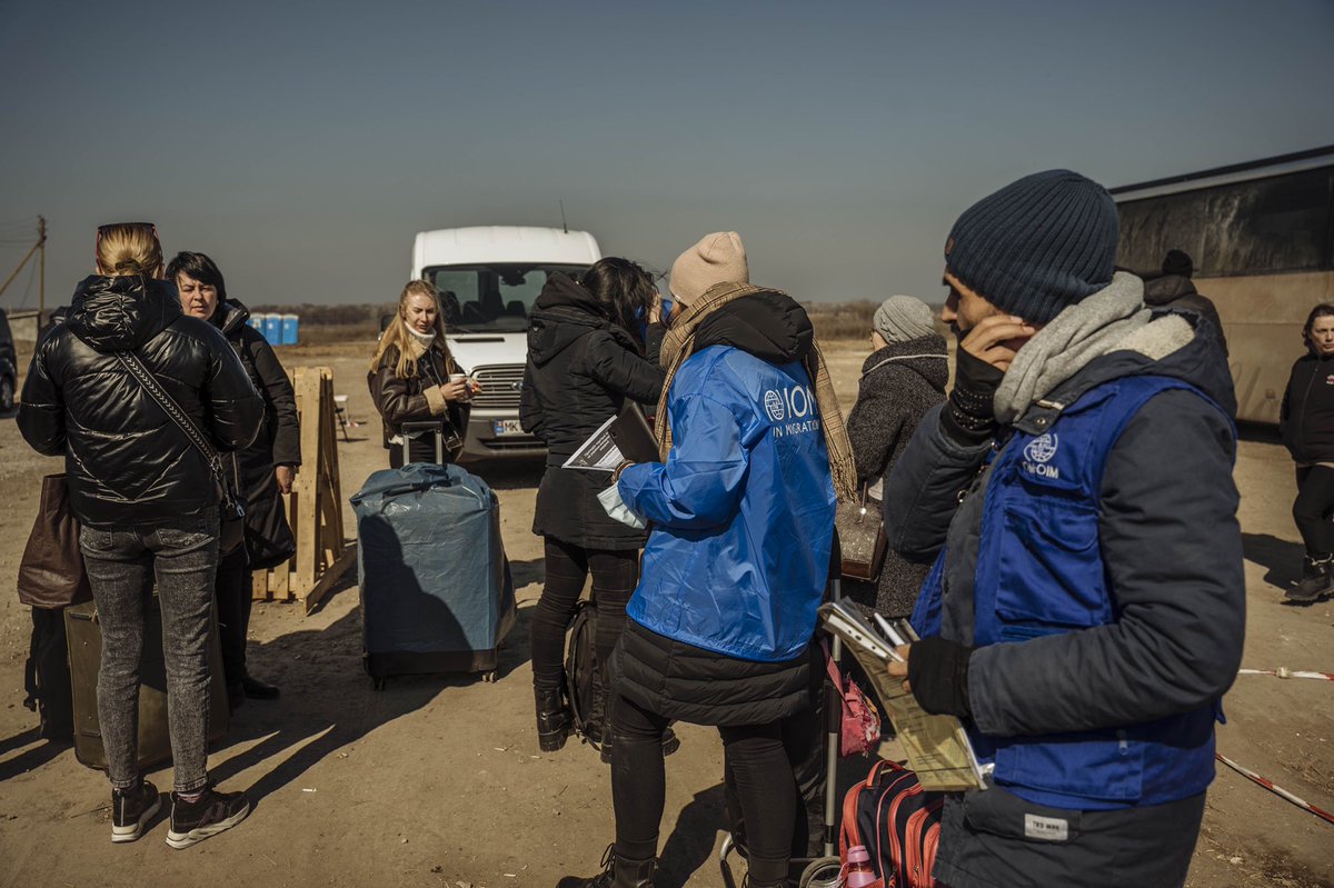 IOMMoldova's tweet image. Materials on identification and support of victims of human trafficking have been distributed at the borders,as well as conducted the mobility surveys.The purpose of surveys is to find out the needs of refugees,the regions from where they are coming and their mobility intentions.