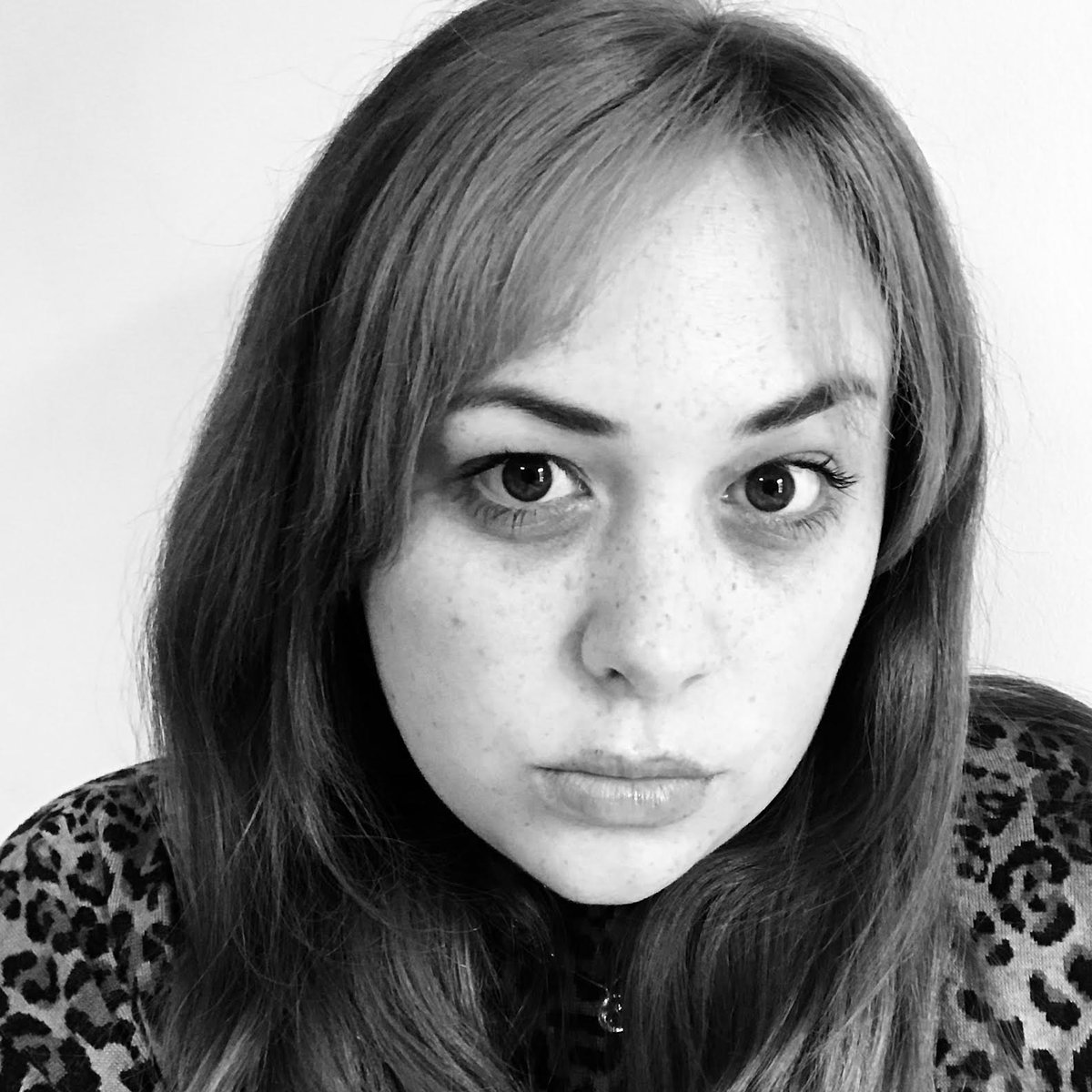 anthology_mmxx's tweet photo. 'Why Am I Like This?' by @emmamariewriter, tells a story of lost identity and grief – of what it’s like to mourn a parent you never really knew, and how early trauma can warp your sense of self and future relationships. Excerpts from the novel feature in MMXX, out this May! https://t.co/r2hYtl8Mu5