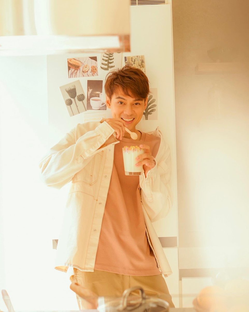 dan_worrawech's tweet photo. อุ๊ย! รูปจากboxsetหลุดอ่ะ😉
ใครที่รอกดพรีออเดอร์อยู่ อดใจอีกนิดนะครับ ใกล้ละๆ รับรองว่าคุ้มค่าแน่นอน ของข้างในเพียบ!😄💚 #DanDiHome
#DieselTH @Club21Thailand https://t.co/CyNoSMR8Yy