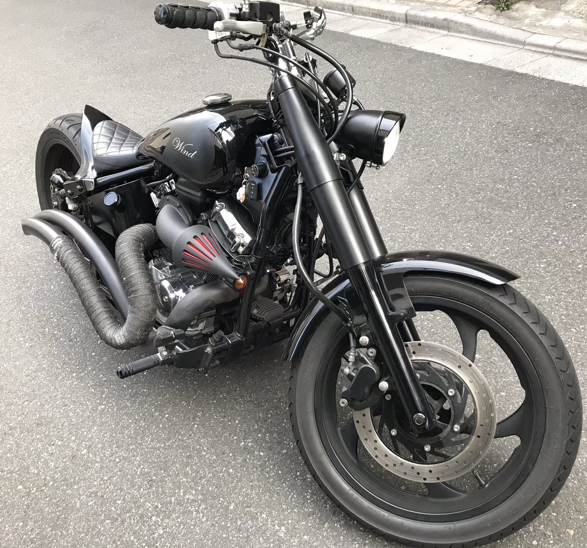 MicMacled's tweet photo. バイクの改造とキズ直しそして再塗装も終わりました。　そろそろ電飾模型に戻るかな。 #バイク #チョッパー　#アメリカン https://t.co/ctHGr39u05