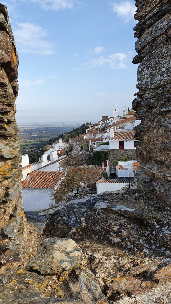 ruiaroque's tweet photo. A fantastic weekend at #Monsaraz #Alentejo, less than two hours away from Lisbon, not far from #Évora. Historical spot, beautiful sights to the #Alqueva dam lake, amazing food. A real must! 
@VisitEvora
@turismoportugal https://t.co/0Zjcqx4vGX