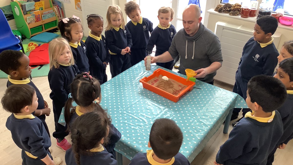 StainesPrepNurs's tweet photo. #StainesPrepSunflowers have been making volcanoes for #StainesPrepSTEAM Week! #STEAM #BSW22 https://t.co/swg8ZMt6Ip