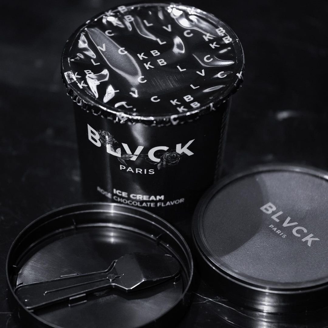 台湾ではブラックアイスクリームを販売しております🍨🖤
台湾に行かれる際は是非お立ち寄りください!!