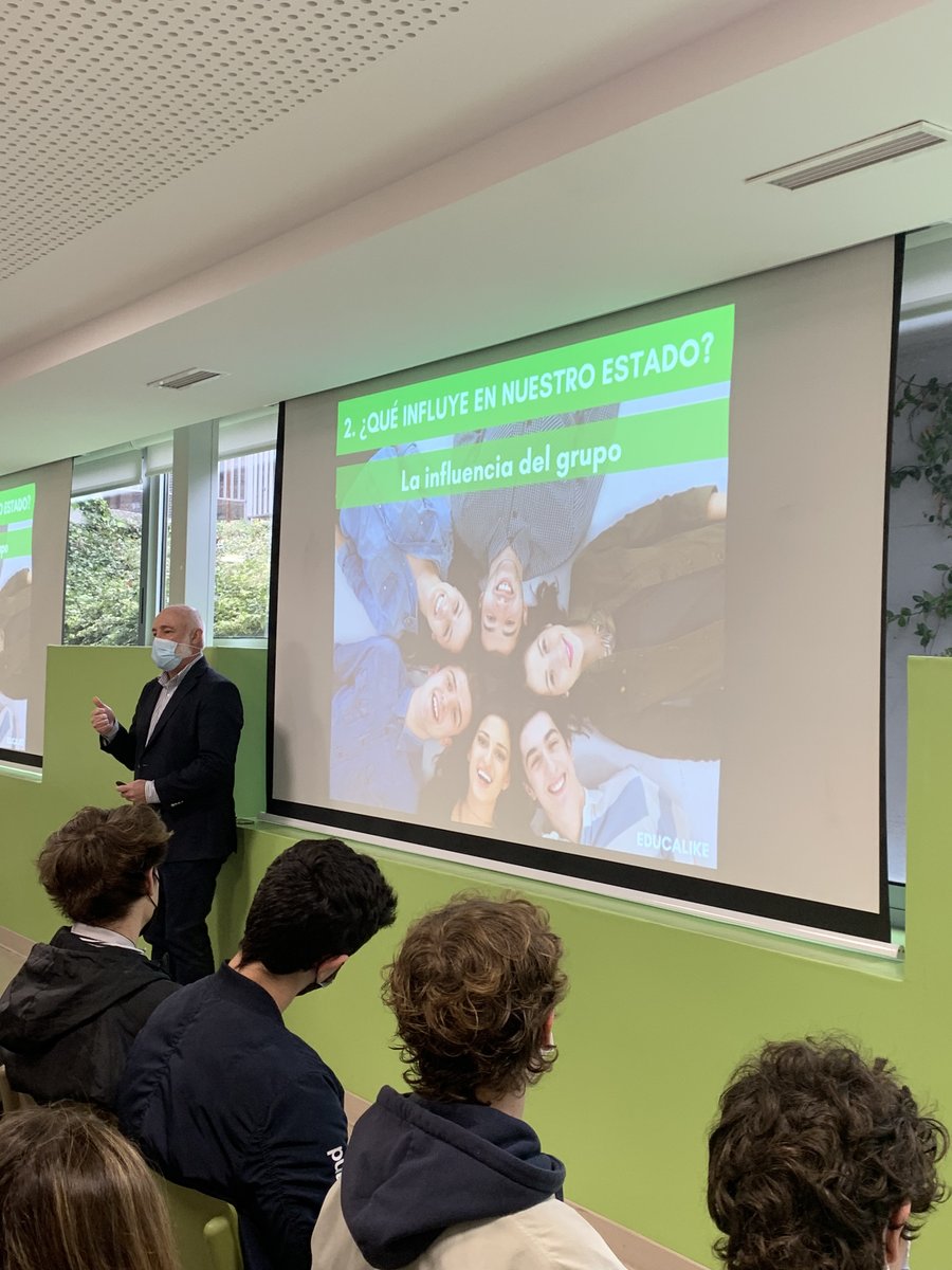 SMPilarmadrid's tweet photo. Convivencia y gestión de las emociones en el entorno digital. Guillermo Cánovas, de “EducaLike” ofrece a los de #cuartodeESO una charla sobre las emociones que el mundo digital, redes, instagram…,puede provocarnos: ira, impotencia, decepción y su gestión. @gcanovasg https://t.co/4gqV9JUJeB